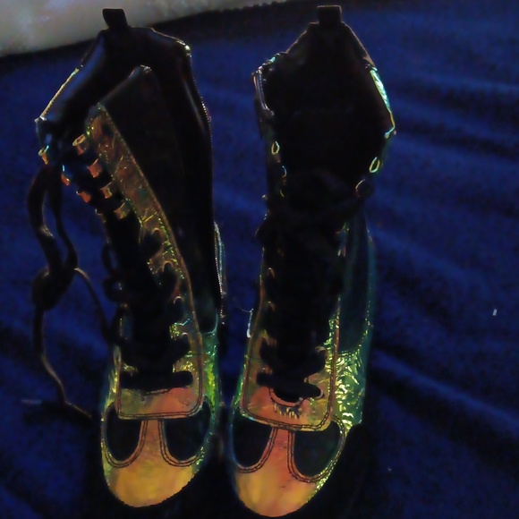 BAMBOO Iridescent Lace-Up Boots - Picture 6 of 11